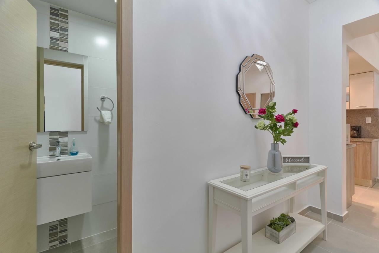 Dom. Rep. Exclusive 2 Bed Apt. Evaristo Morales سانتو دومينجو المظهر الخارجي الصورة